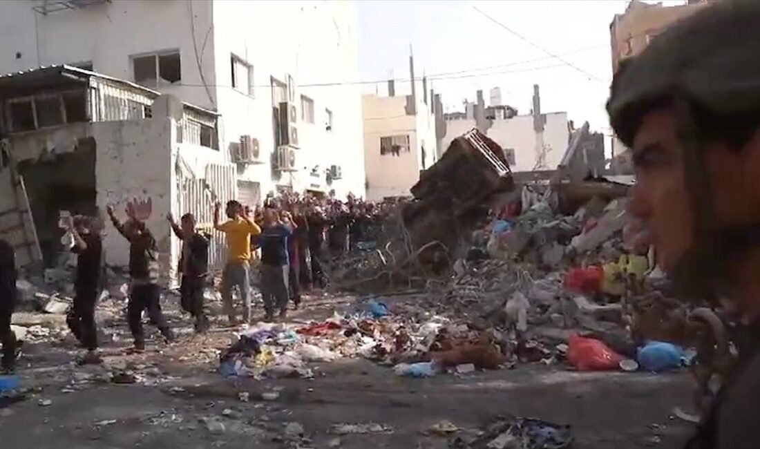 İsrail'in, Gazze'deki Kemal Advan Hastanesi'nde silahlı 70 Hamaslının esir alındığı