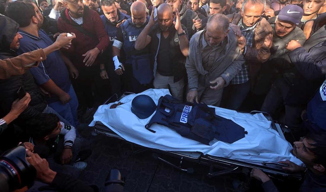 İsrail'in Gazze'deki saldırılarında ölen Al Jazeera televizyonunun kameramanı Samir Ebu