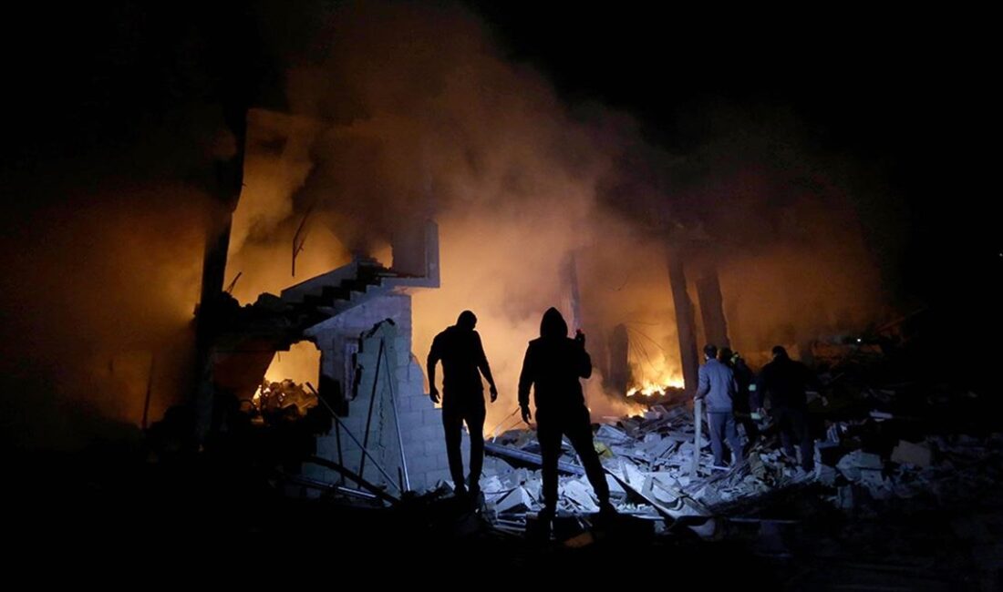 İsrail ordusunun gece boyu, abluka altındaki Gazze Şeridi'nin birçok bölgesine