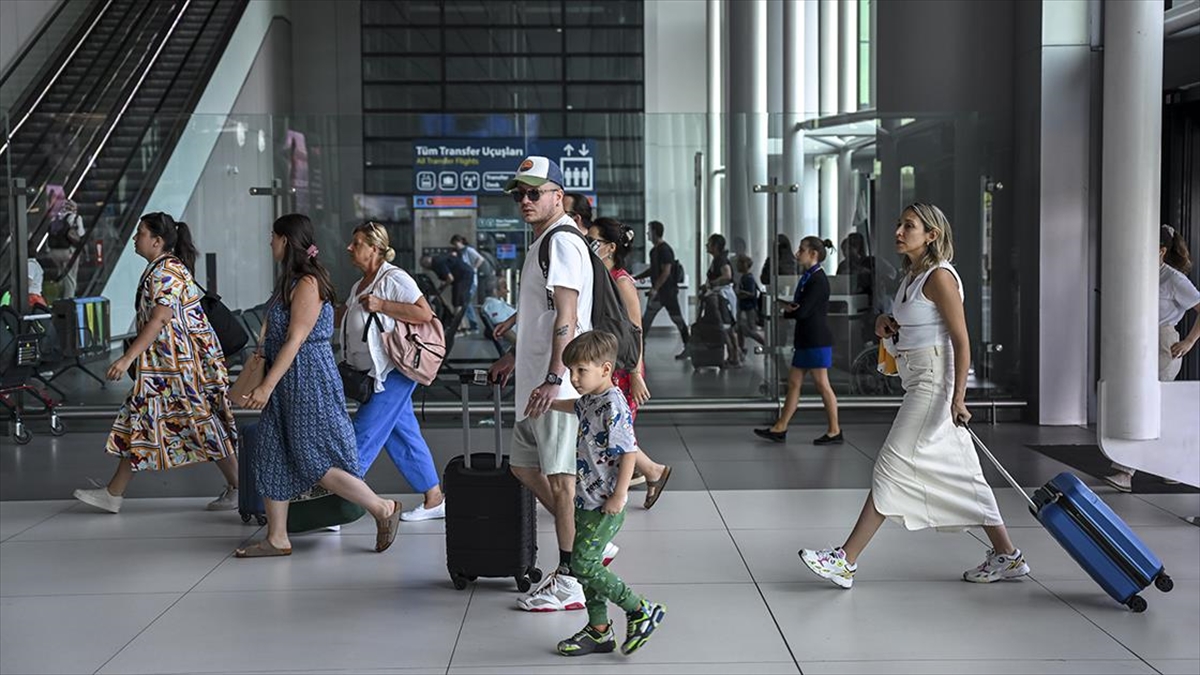 Bu yılın ocak-kasım döneminde 696 bin 196 geliş ve gidiş