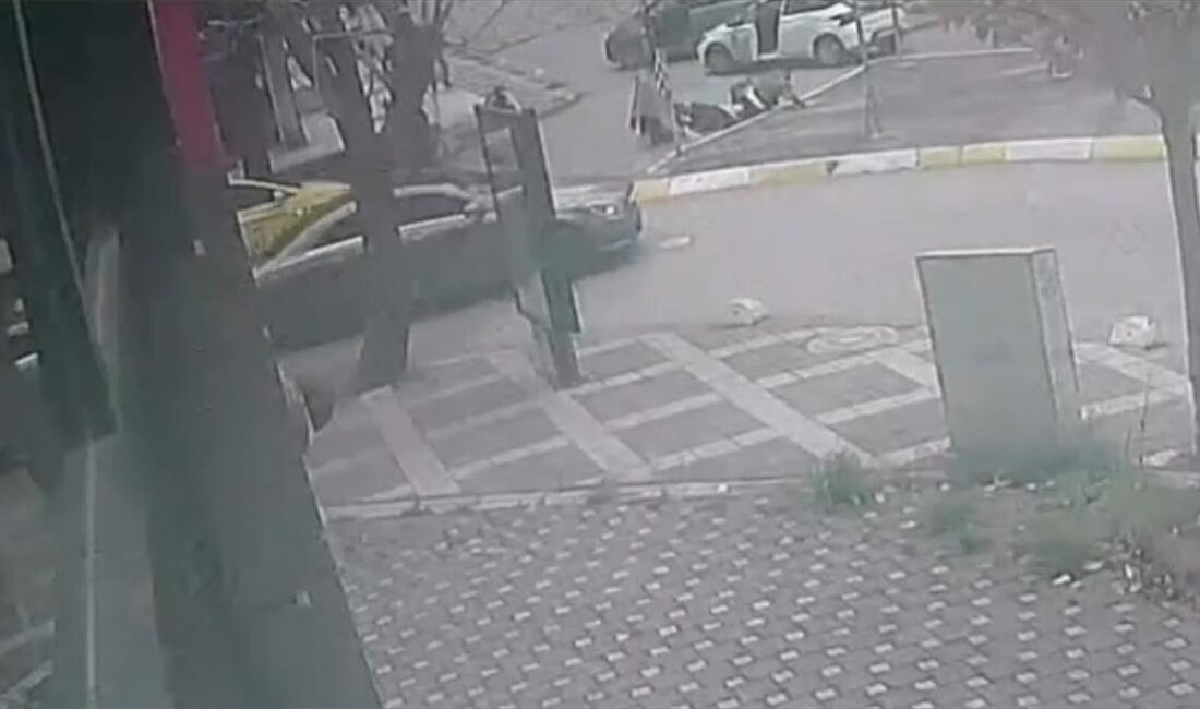 İstanbul'da trafikte yol verme yüzünden çıkan kavgada eski futbolcu ve