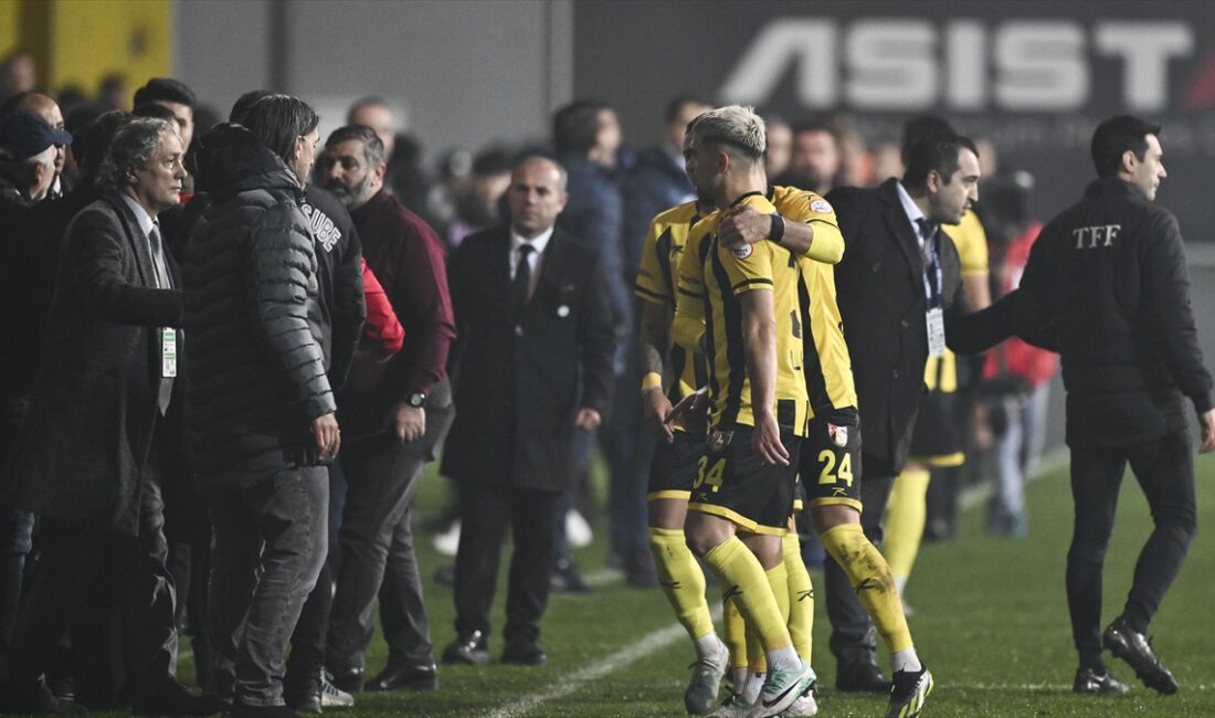 İstanbulspor Kulübü Başkanı Ecmel Faik Sarıalioğlu, Trabzonspor maçındaki hakem kararlarına
