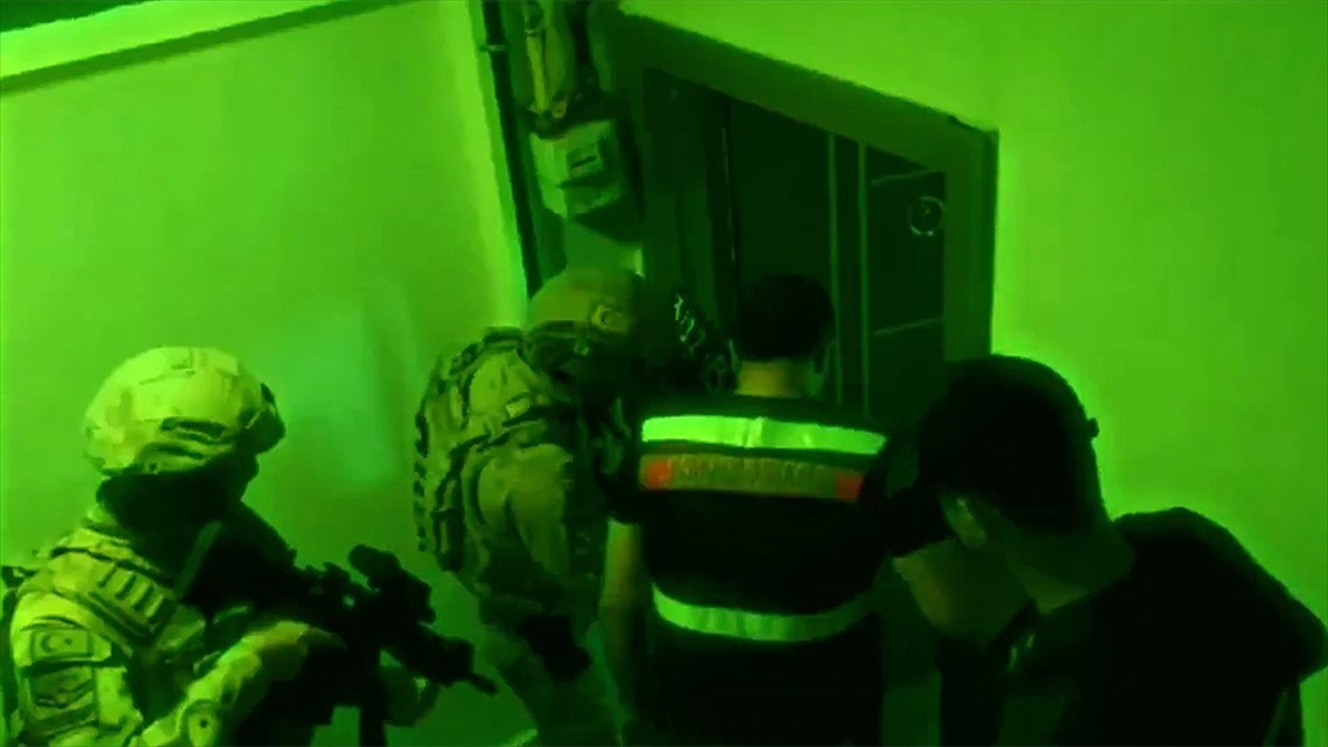 İçişleri Bakanı Ali Yerlikaya, İstanbul merkezli Tekirdağ ve Gaziantep'te eş