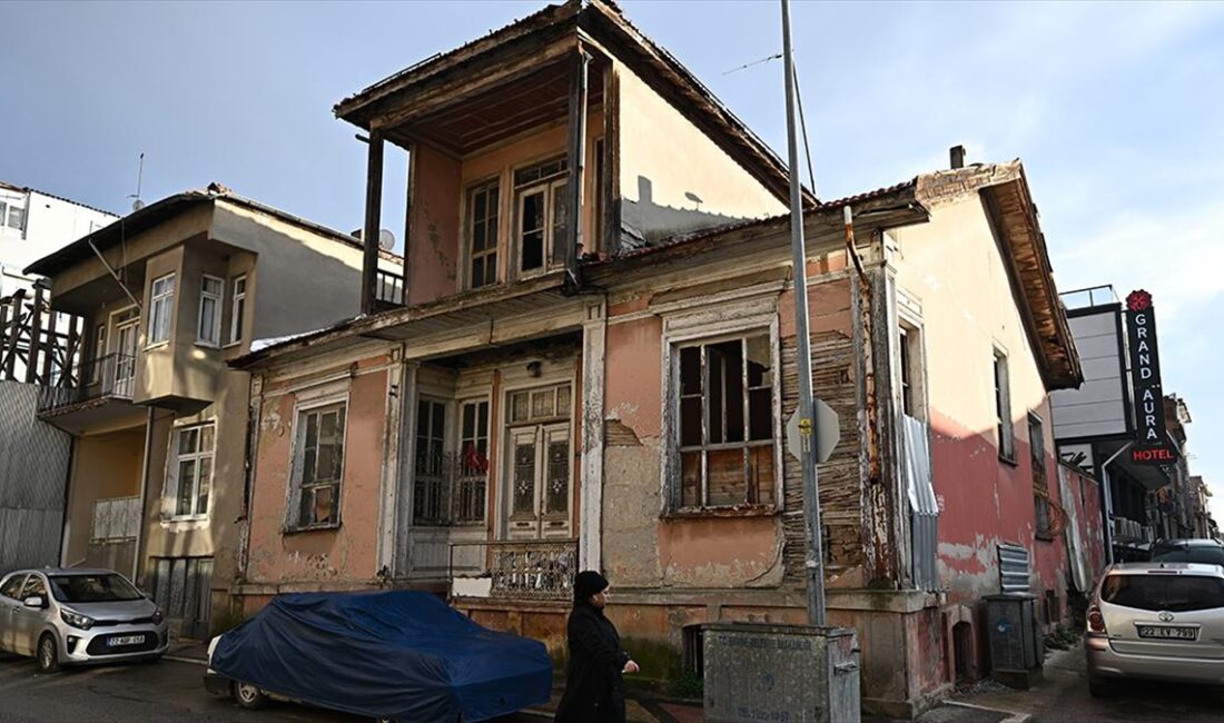 Evliya Çelebi'nin seyahatnamesinde övdüğü Kaleiçi semtindeki konakların restorasyonuyla Edirne'ye yeni
