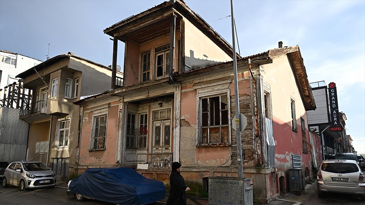 Evliya Çelebi'nin seyahatnamesinde övdüğü Kaleiçi semtindeki konakların restorasyonuyla Edirne'ye yeni