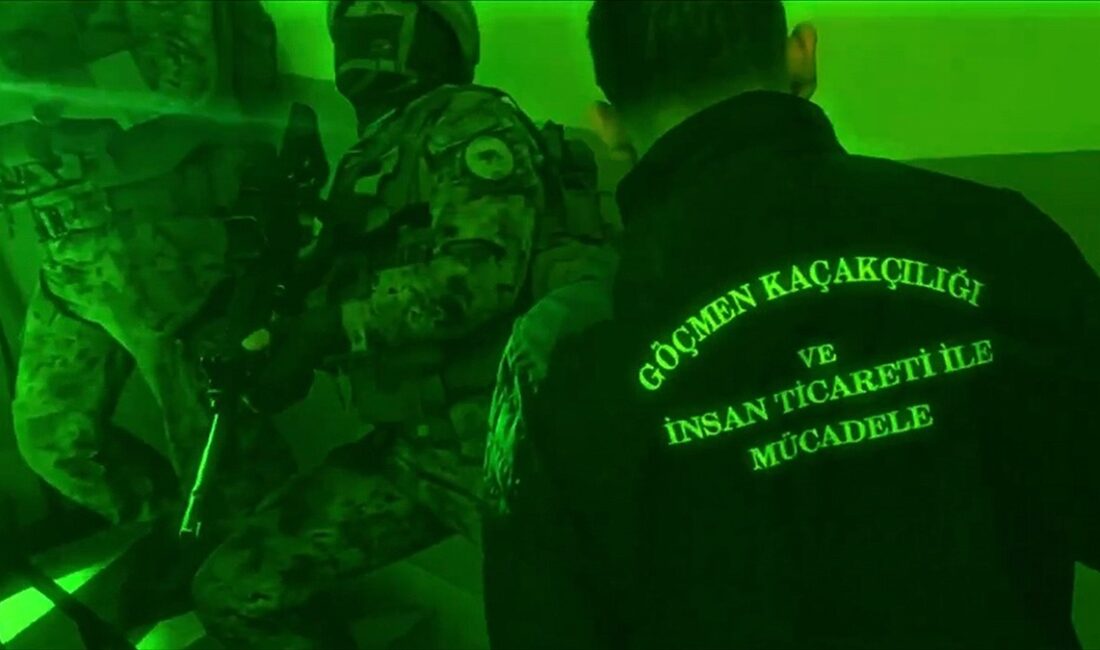 Kalkan-4 operasyonlarında 192 göçmen kaçakçısı yakalandı İçişleri Bakanı Ali Yerlikaya, 37 ilde düzenlenen Kalkan-4 operasyonlarında 192