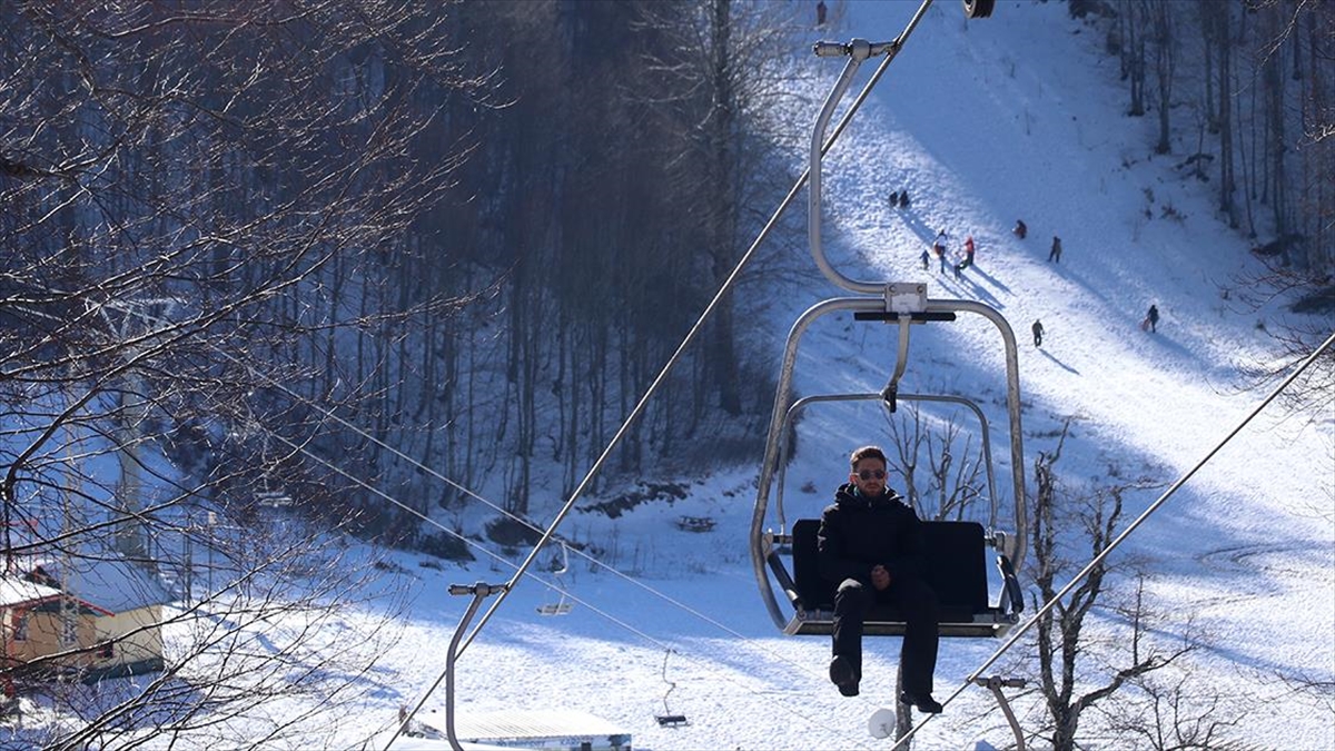Türkiye'nin önemli kış turizm merkezlerinden Bolu'daki Kartalkaya ile Kocaeli'deki Kartepe