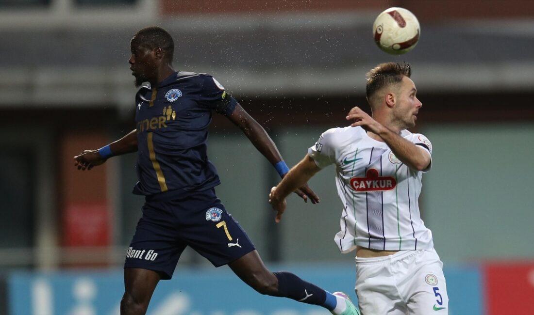 Trendyol Süper Lig'in 18. haftasında Kasımpaşa ile Çaykur Rizespor 2-2
