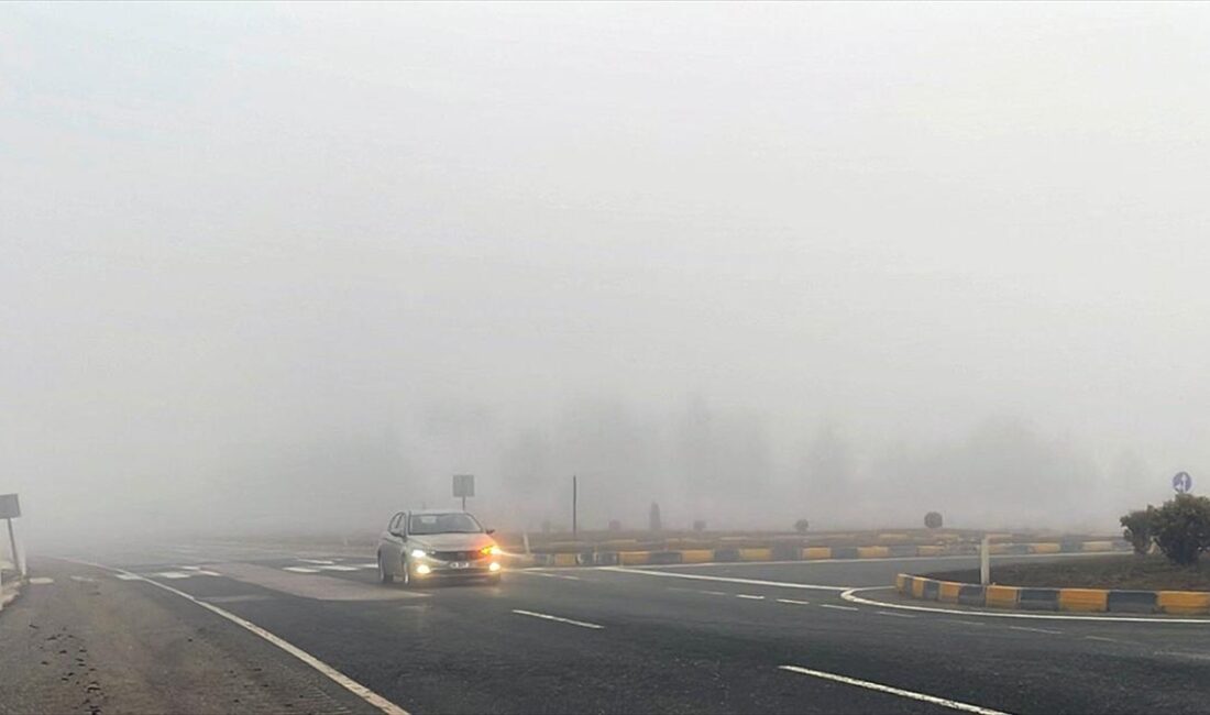 Kastamonu'da sis etkili oluyor Kastamonu'da kent merkezi ile çevre yolunun Ilgaz Dağı kesiminde sis,