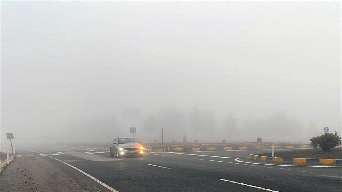 Kastamonu'da kent merkezi ile çevre yolunun Ilgaz Dağı kesiminde sis,
