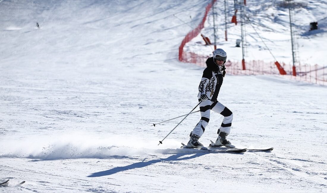Kayak merkezlerinde en fazla kar kalınlığı 143 santimetreyle Palandöken'de ölçüldü Kayak merkezleri arasında en fazla kar kalınlığı 143 santimetreyle Palandöken'de
