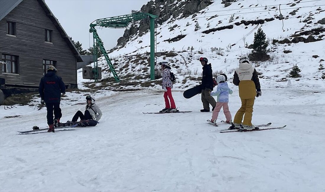 Hafta sonunu fırsat bilerek Türkiye'nin önemli kış turizm merkezlerinden Kartalkaya