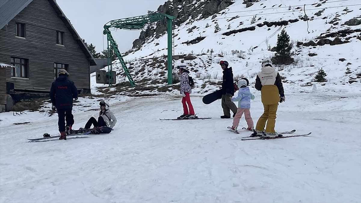 Hafta sonunu fırsat bilerek Türkiye'nin önemli kış turizm merkezlerinden Kartalkaya