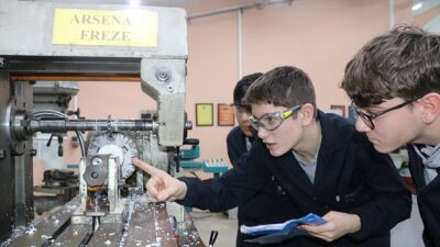 Kocaeli'de proje okul olarak belirlenen meslek lisesi, savunma sanayisinin ara