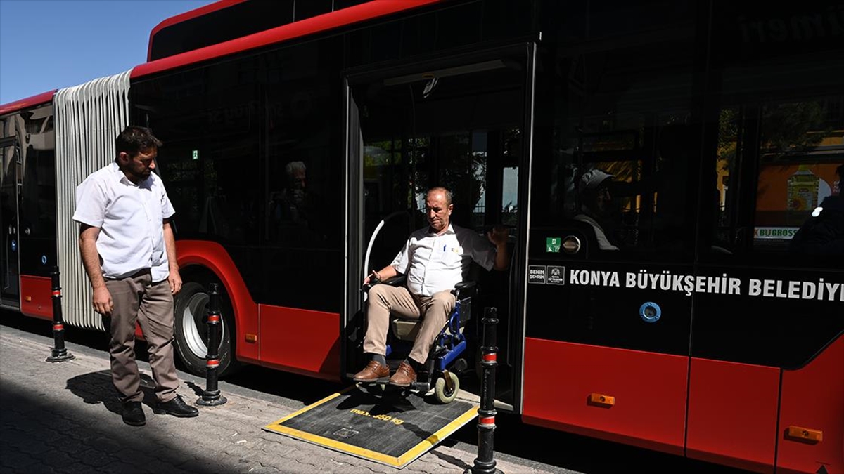 Konya Büyükşehir Belediyesi, bünyesinde çalışan toplu taşıma otobüsü şoförlerine, engelli