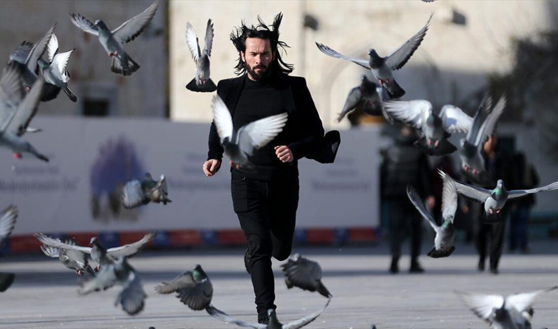 Konya'da, Hollywood yıldızı Keanu Reeves'in canlandırdığı "John Wick" karakterine benzerliğiyle