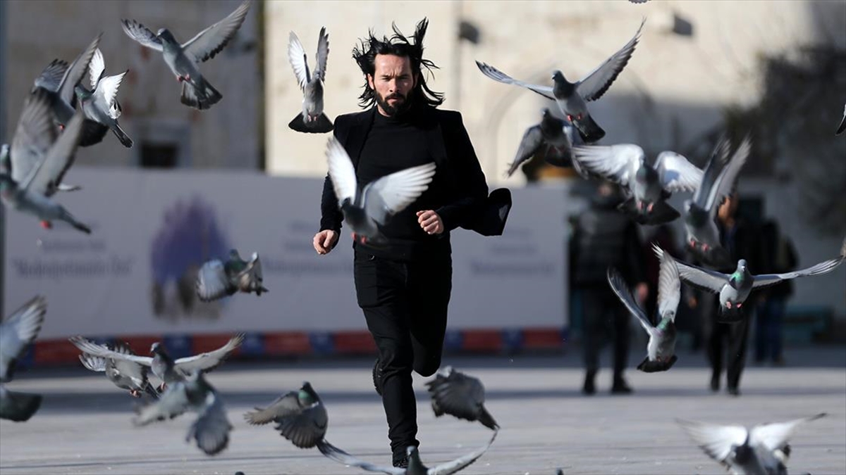 Konya'da, Hollywood yıldızı Keanu Reeves'in canlandırdığı "John Wick" karakterine benzerliğiyle