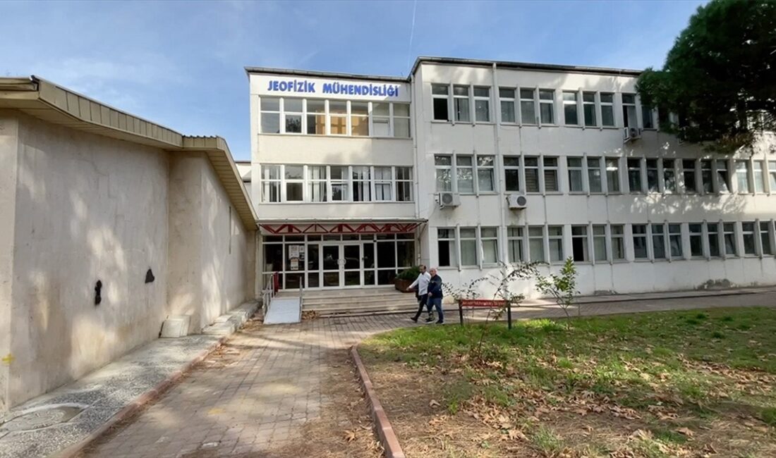 Karadeniz Teknik Üniversitesi (KTÜ) Mühendislik Fakültesi Jeofizik Mühendisliği Bölümü çatısı