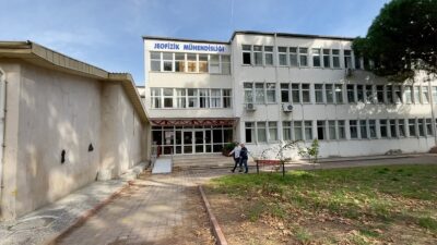 Karadeniz Teknik Üniversitesi (KTÜ) Mühendislik Fakültesi Jeofizik Mühendisliği Bölümü çatısı