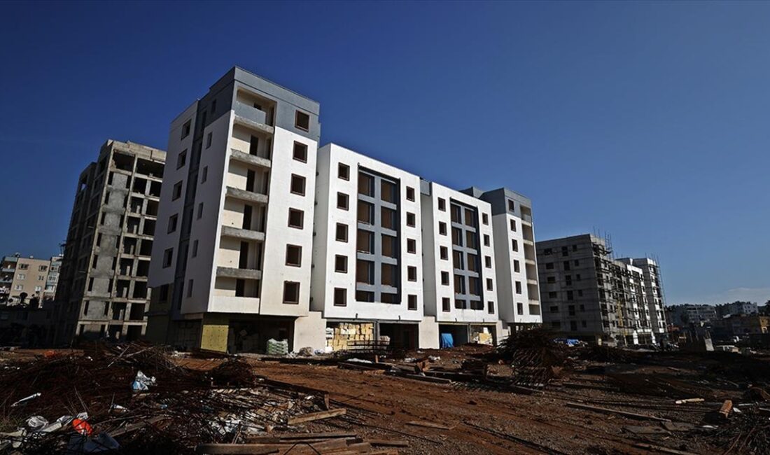 Mersin'in merkez Akdeniz ilçesi Barış Mahallesi'nde, inşaat çalışmalarında yüzde 65'i