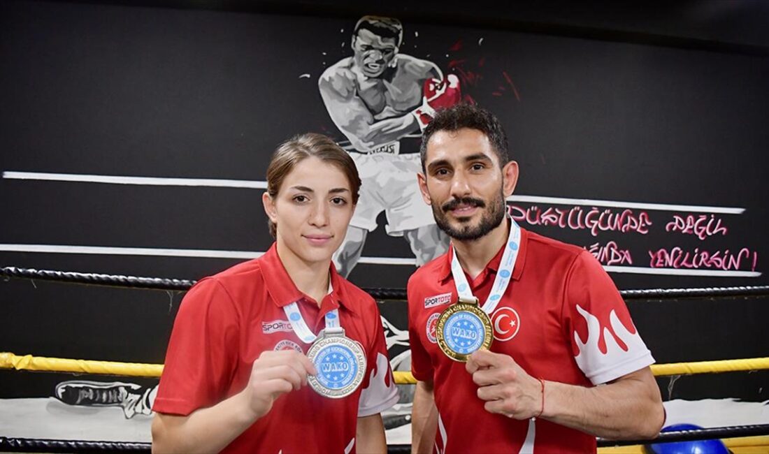 Dünya Kick Boks Şampiyonası'nda kürsünün zirvesinde yer alan Emre Karaca