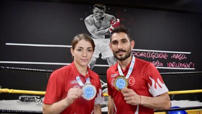 Dünya Kick Boks Şampiyonası'nda kürsünün zirvesinde yer alan Emre Karaca