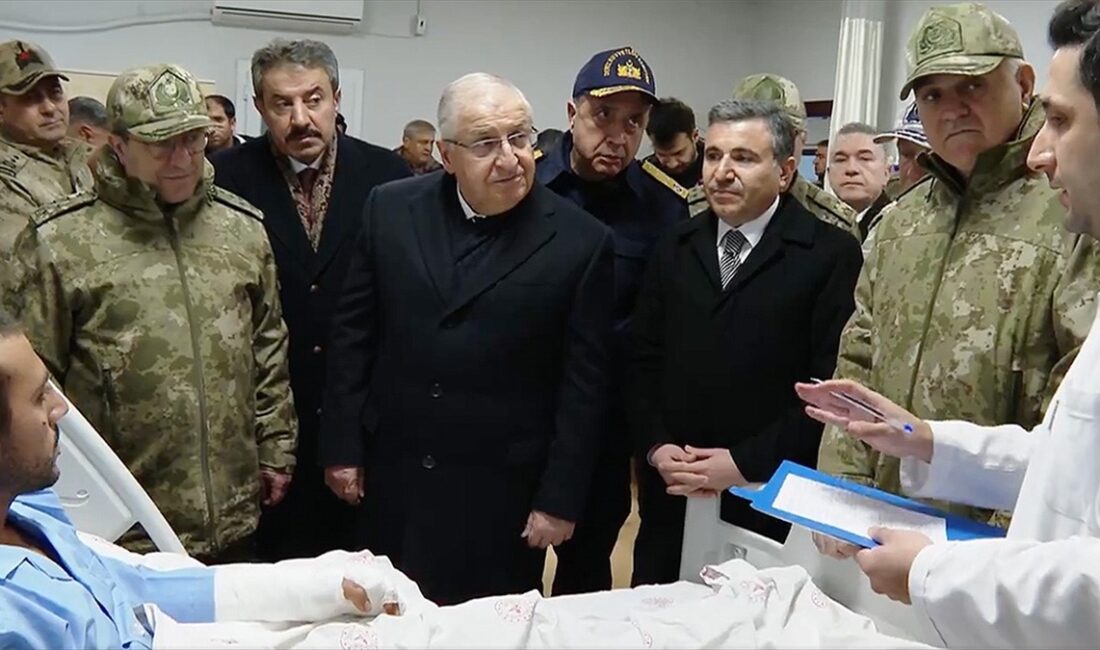 Milli Savunma Bakanı Yaşar Güler, Pençe-Kilit Operasyon bölgesinde yaralanan askerleri