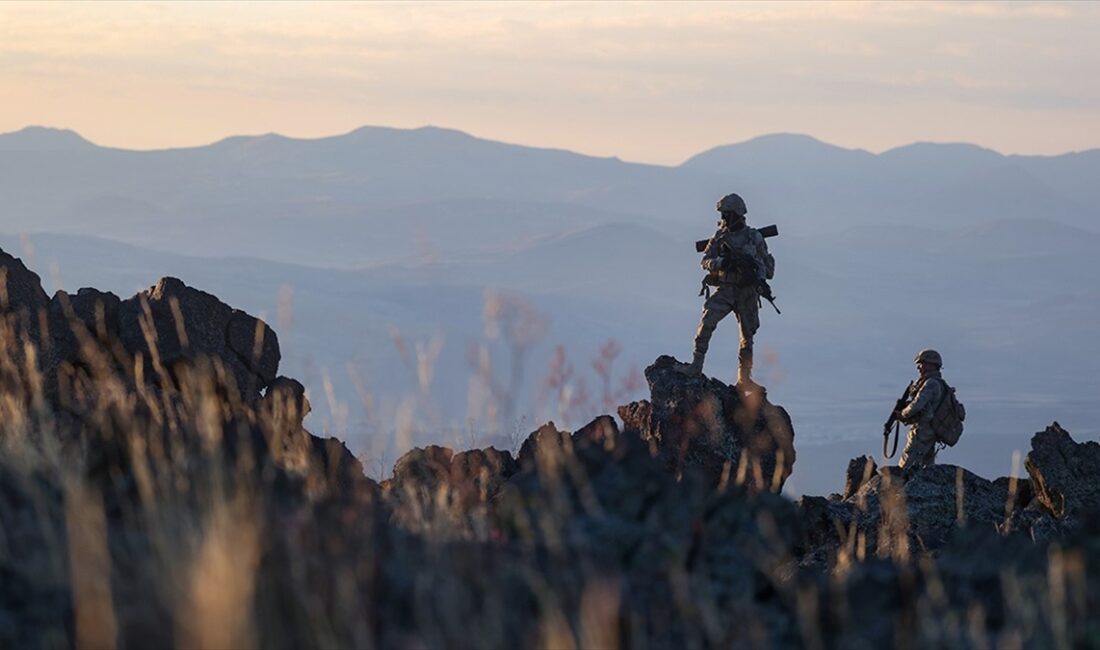 Milli Savunma Bakanlığı: Yıl içerisinde etkisiz hale getirilen terörist sayısı 2 bin 201'e ulaştı Milli Savunma Bakanlığınca, yurt içinde ve sınır ötesinde icra edilen