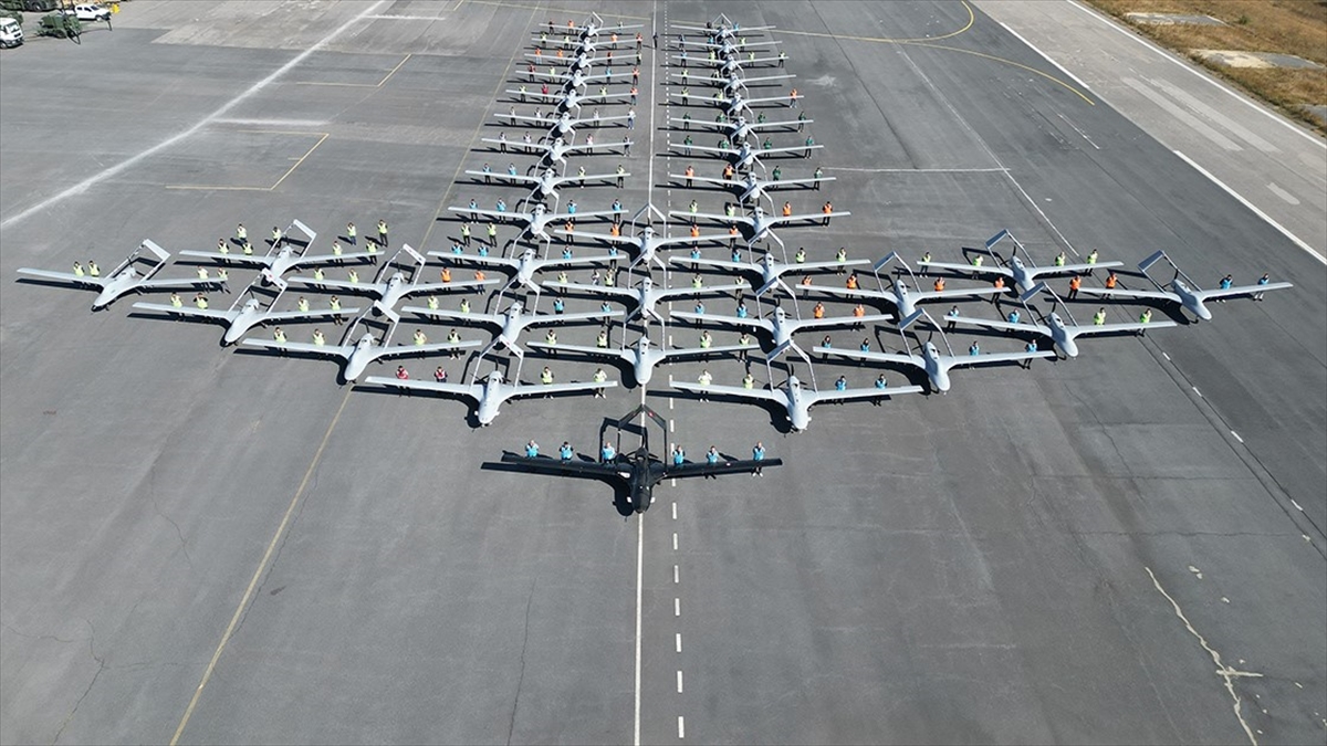 Türkiye'nin ilk milli ve özgün SİHA'sı Bayraktar TB2, 750 bin