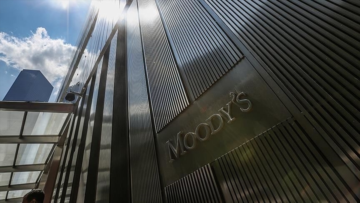 Uluslararası kredi derecelendirme kuruluşu Moody’s, Çin’in kredi notu görünümünün durağandan