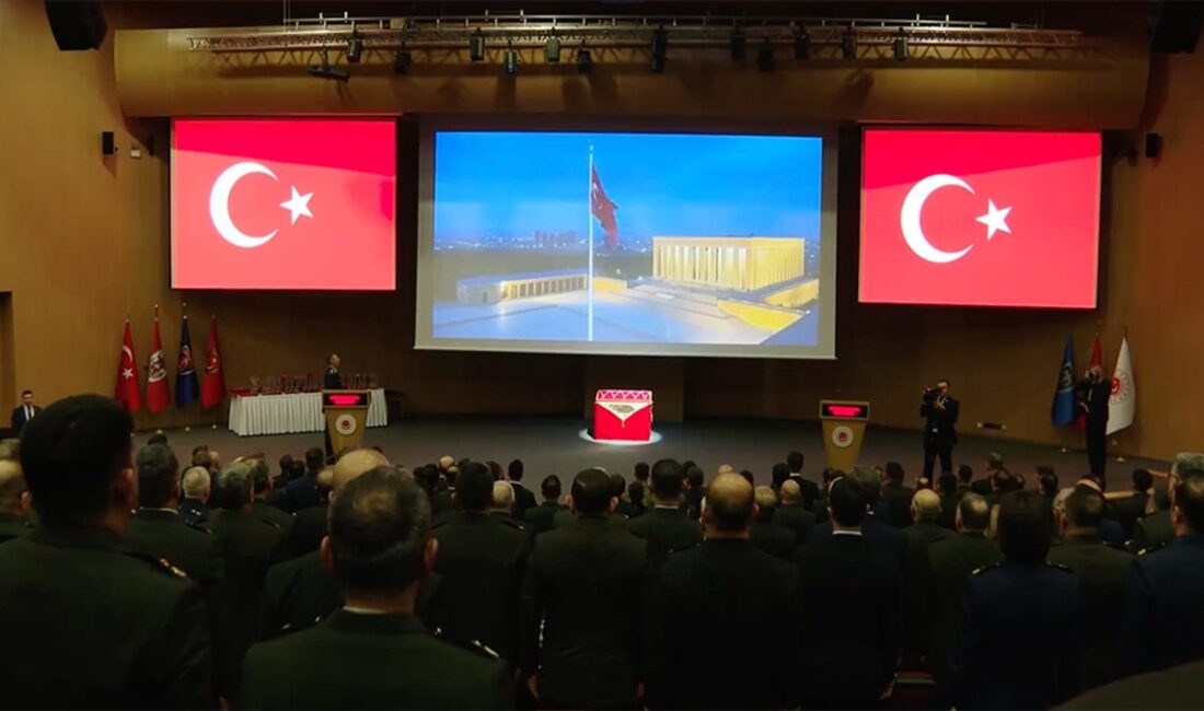 Milli Savunma Bakanı Yaşar Güler'in katılımıyla "Madalya Tevcih, Başarılı Birlik