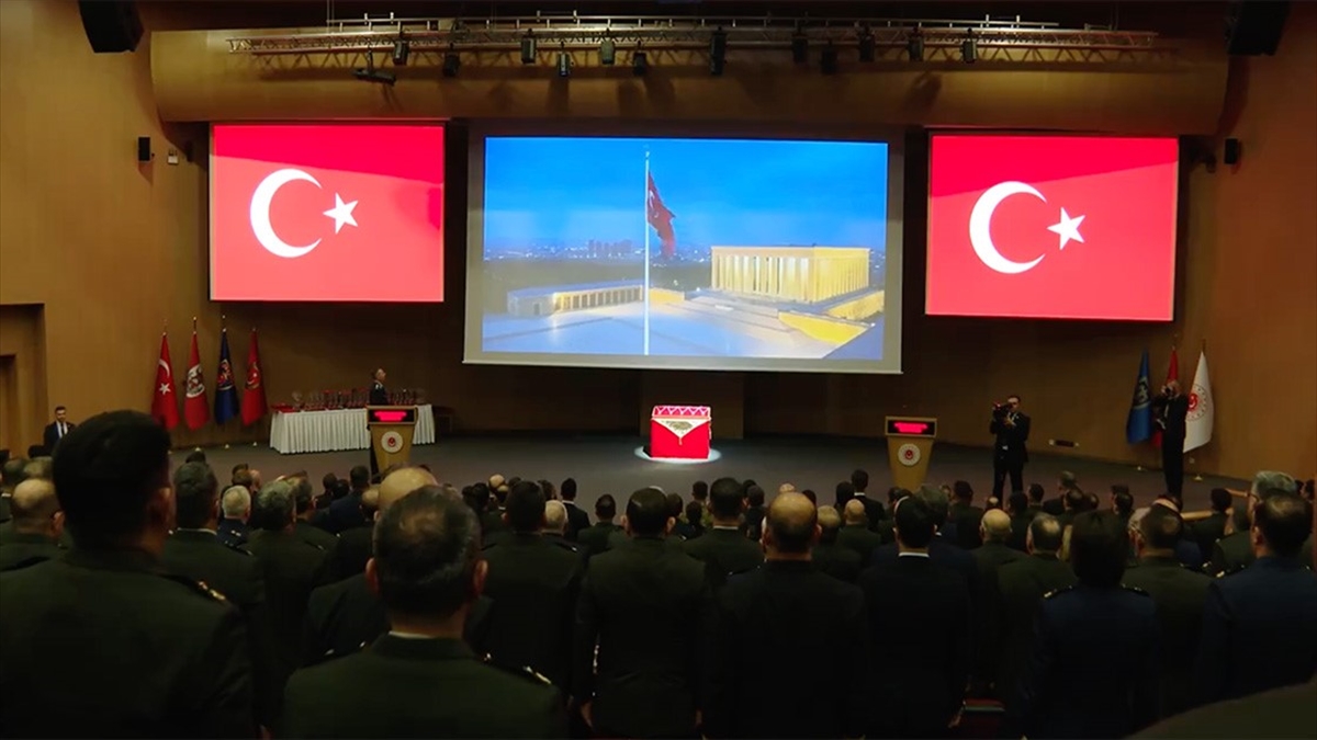 Milli Savunma Bakanı Yaşar Güler'in katılımıyla "Madalya Tevcih, Başarılı Birlik