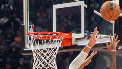 Amerikan Basketbol Ligi (NBA) sezon içi turnuvasında Milwaukee Bucks ve