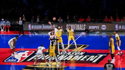 İSTANBUL (AA) – NBA’in sezon i&ccedil;i turnuvasında yarı final ma&ccedil;ları