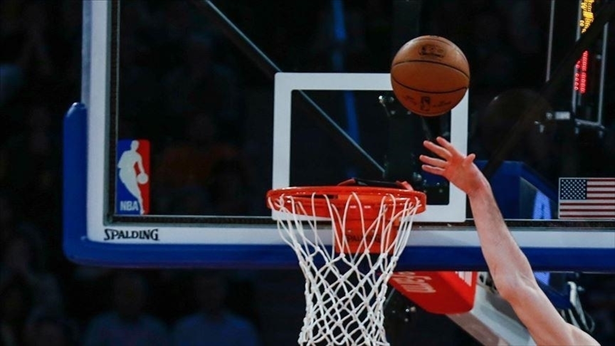 Amerikan Basketbol Ligi'nde (NBA) Golden State Warriors, uzatmaya giden maçta