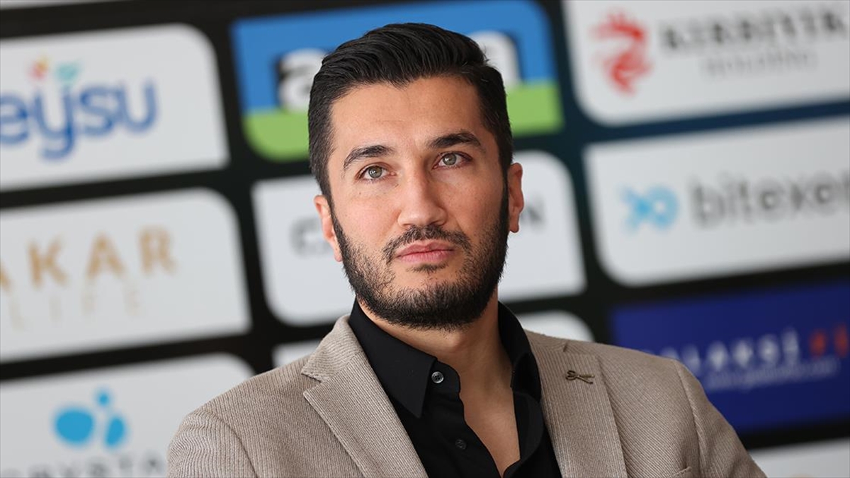 Almanya temsilcisi Borussia Dortmund'un yardımcı antrenörlük teklifini kabul edip, Antalyaspor'daki