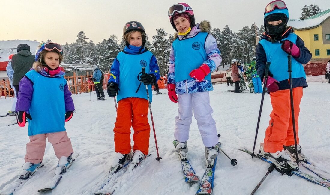 - Oyun Kampta Kayak Akademi uzun yıllardır kayak ve snowboard