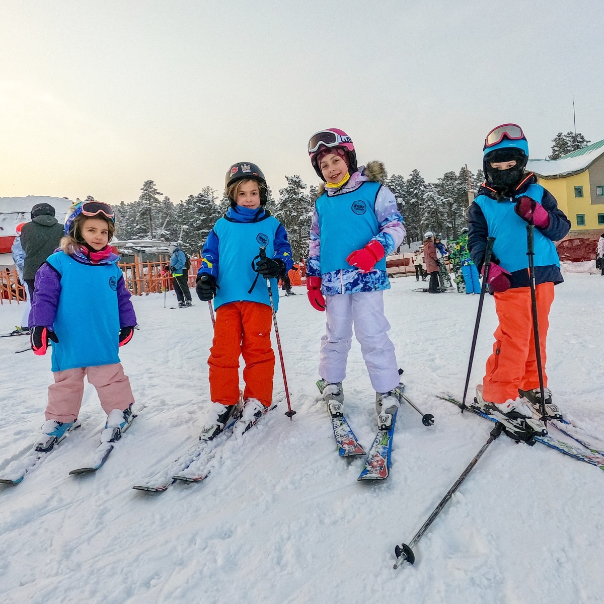 - Oyun Kampta Kayak Akademi uzun yıllardır kayak ve snowboard