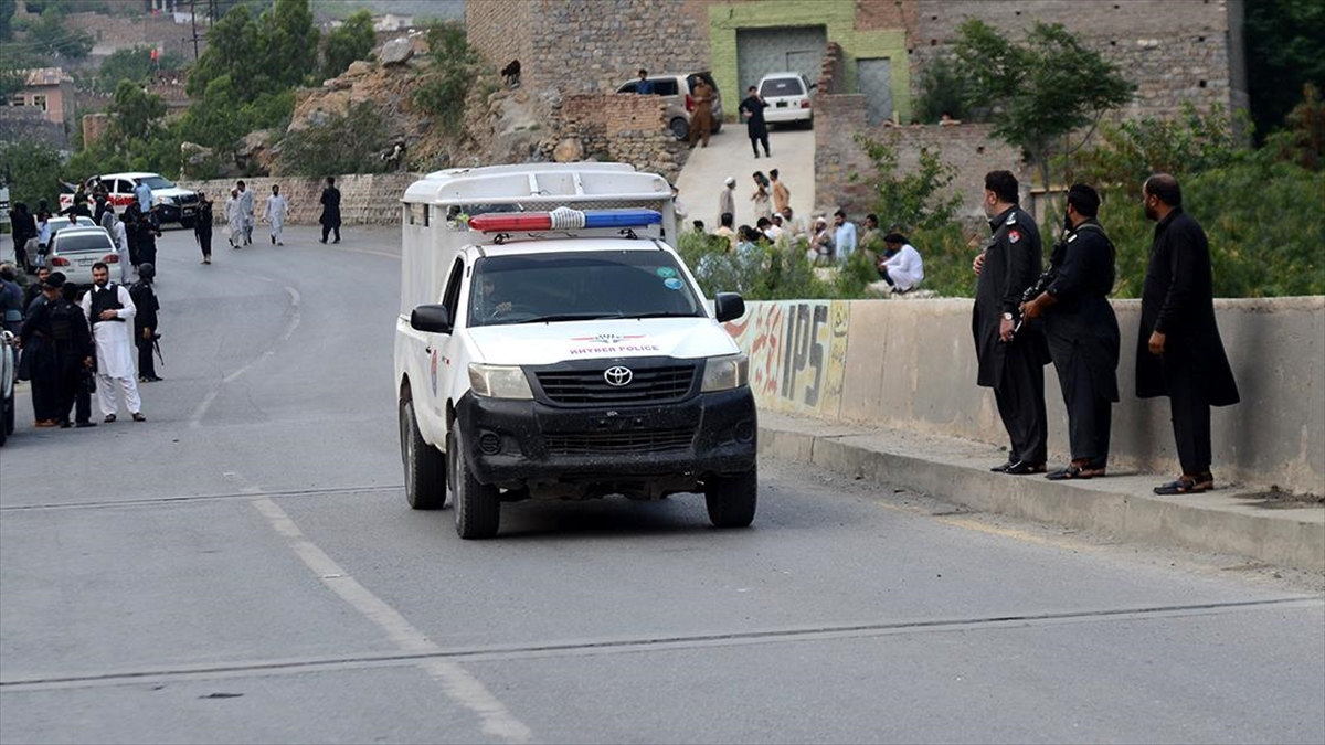 Pakistan'ın Hayber Pahtunhva eyaletinde bomba yüklü araçla güvenlik noktasına düzenlenen