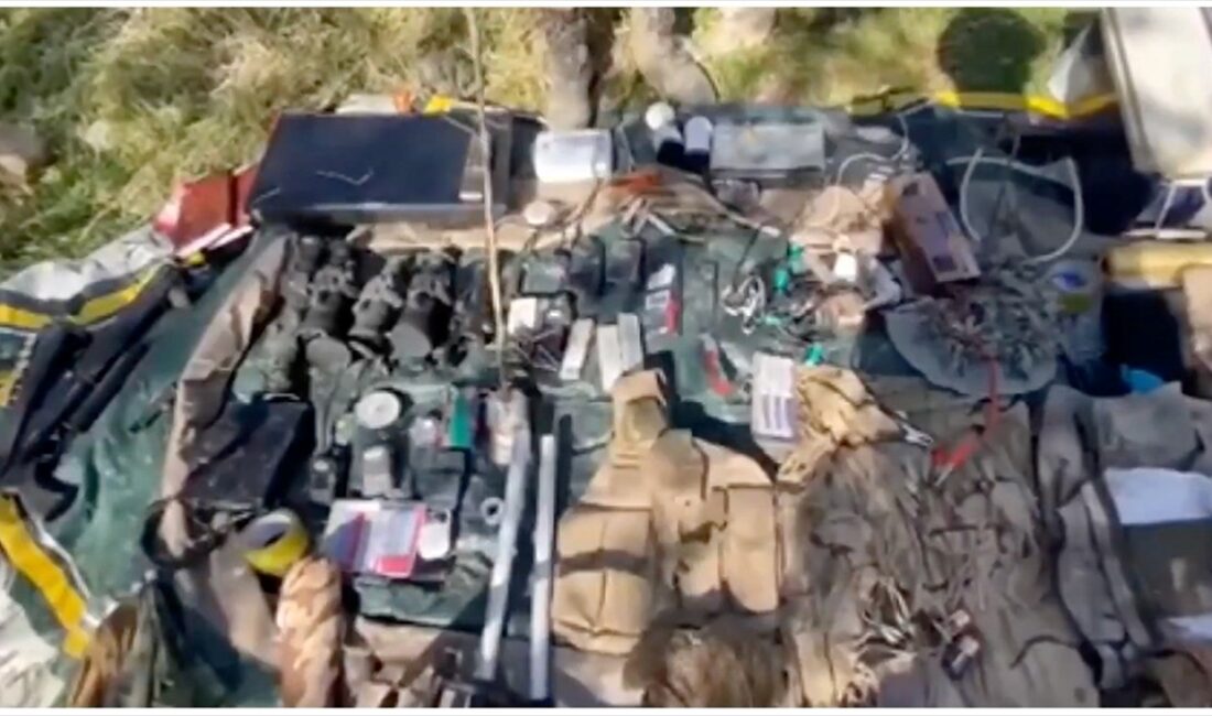 Pençe-Kilit Operasyonu bölgesinde teröristlere ait çok sayıda mühimmat ele geçirildi Pençe-Kilit Operasyonu bölgesinde yapılan arama-tarama faaliyetlerinde, teröristlere ait çok sayıda