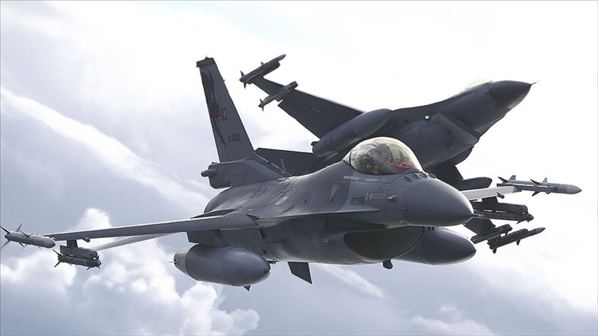 Irak'ın kuzeyindeki Pençe-Kilit Operasyonu bölgesinde 8 PKK'lı terörist, düzenlenen hava