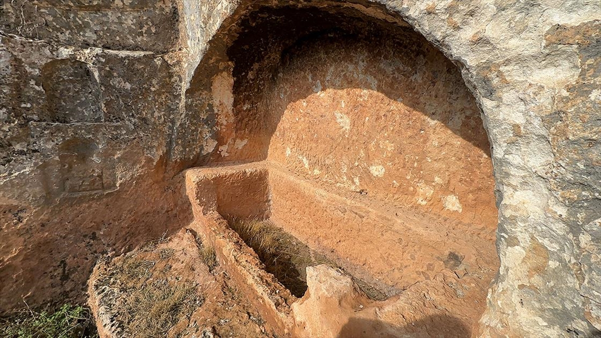 Adıyaman'daki Perre Antik Kenti'nde yapılan saha taramalarında, Roma dönemine ait