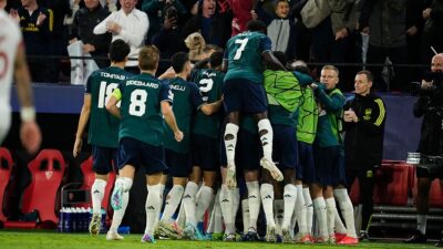 Liverpool'un Manchester United ile berabere kaldığı haftada Brighton Hove Albion'ı