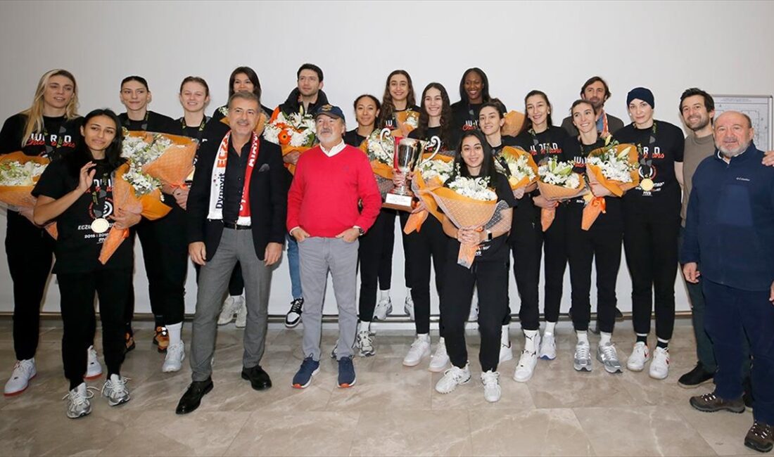 Voleybolda FIVB Kadınlar Dünya Kulüpler Şampiyonası finalinde VakıfBank'ı 3-2 mağlup