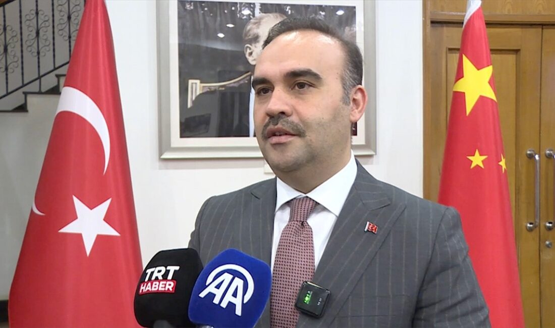Sanayi ve Teknoloji Bakanı Mehmet Fatih Kacır, Çin'i ziyaretinde, elektrikli
