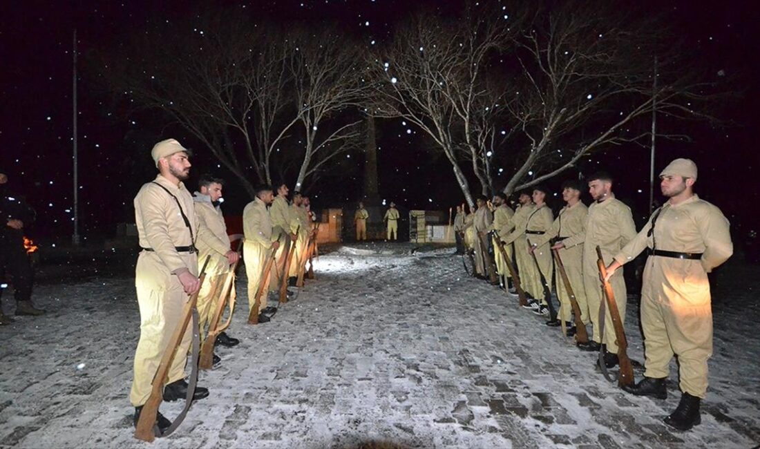 Sarıkamış Harekatı'nın 109'uncu yılı anma etkinlikleri kapsamında, lise öğrencileri saygı