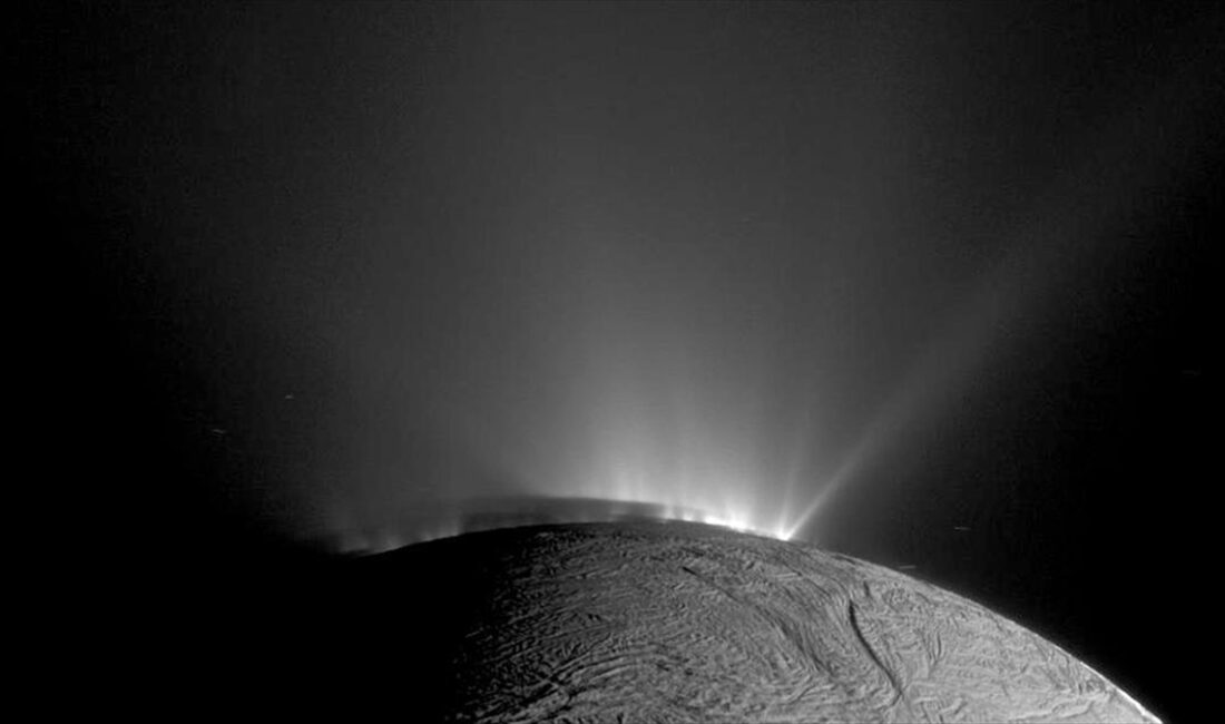 Amerika Ulusal Havacılık ve Uzay Dairesi (NASA), Satürn'ün uydularından Enceladus'ta