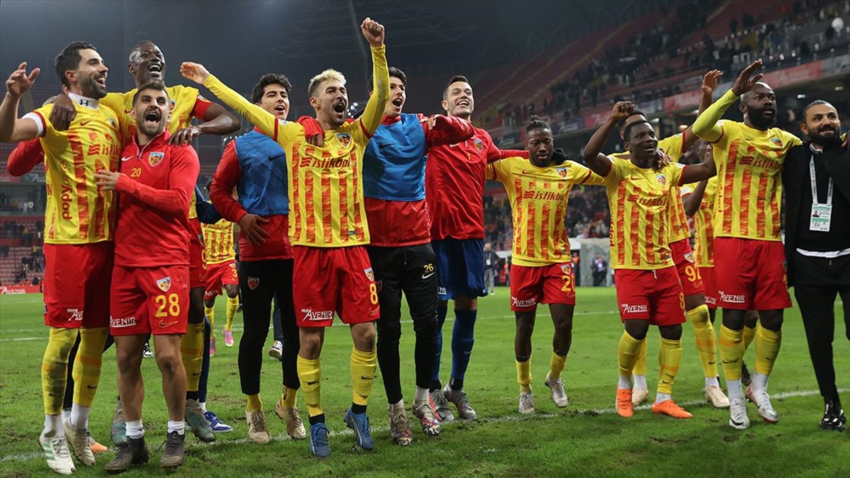 Sezona transfer yasağıyla başlayan Kayserispor, teknik direktör Recep Uçar'ın göreve