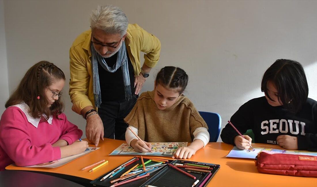 Sinop'un Boyabat ilçesinde öğrenciler çizdikleri ve dünya birinciliği elde ettikleri
