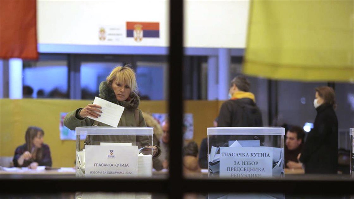 Batı Balkan ülkesi Sırbistan'da 6,5 milyondan fazla kayıtlı seçmen, yarın